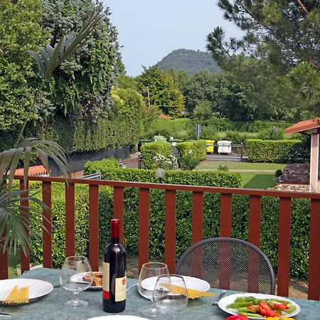 Garden Tourist Ξενοδοχείο με διαμερίσματα 2*
